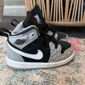 Nike Jordan 1 Mid SE Kids Black and Gray Sneakers